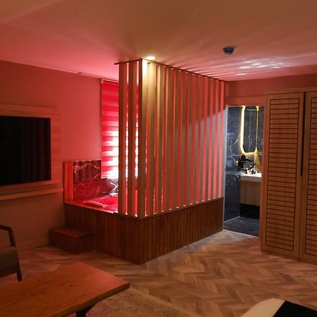 Iron Loft Hotel 伊斯帕尔塔 外观 照片