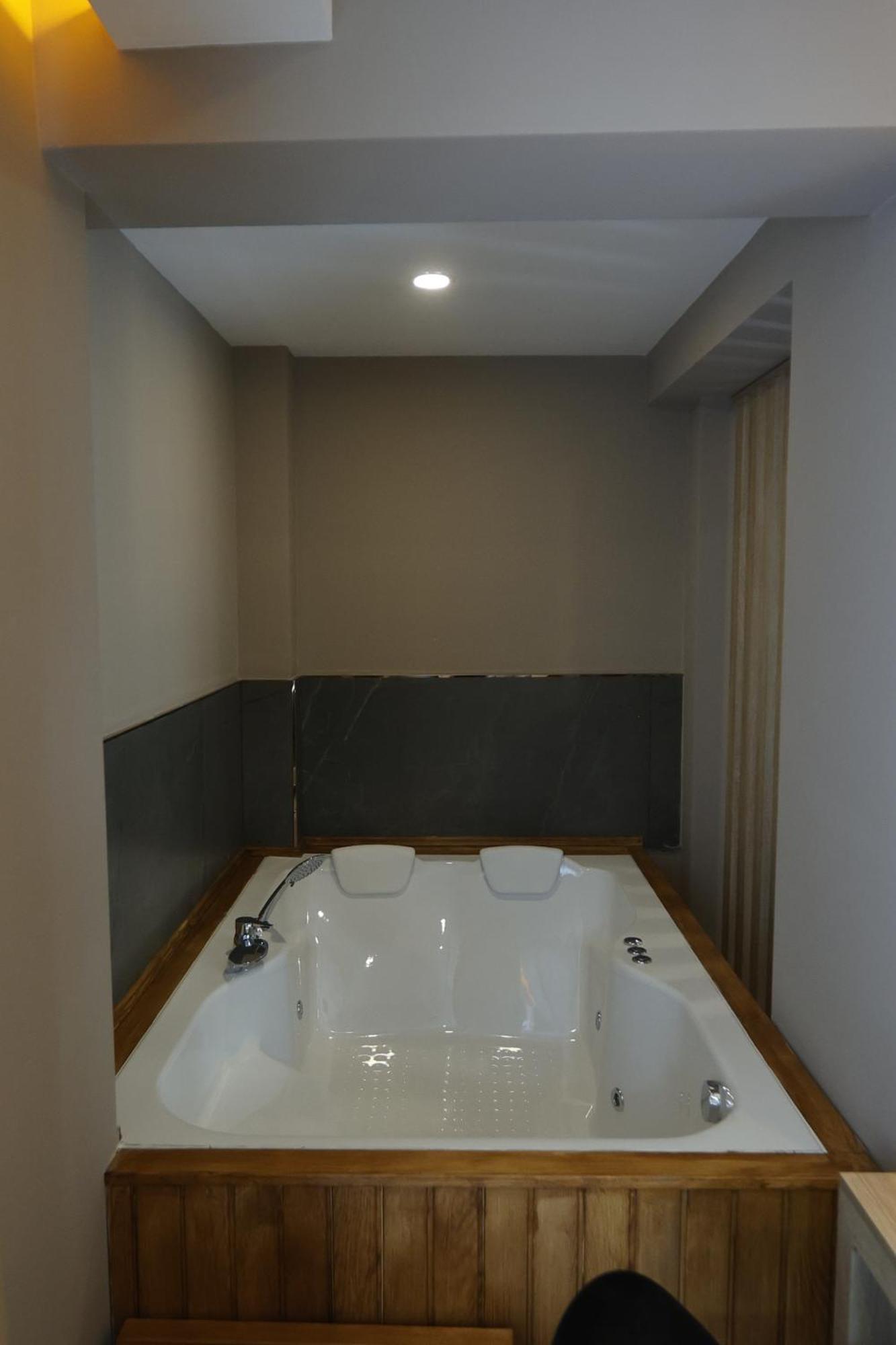Iron Loft Hotel 伊斯帕尔塔 外观 照片